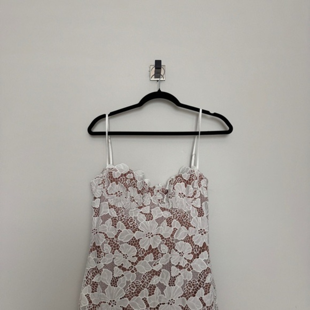 House of CB Pearl Floral Lace Gown Size M - Picture 6 of 6